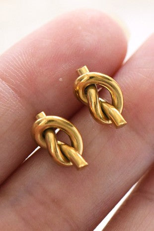 Knotted Studs